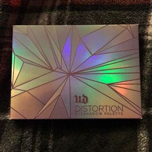 Urban Decay Distortion Eyeshadow Palette